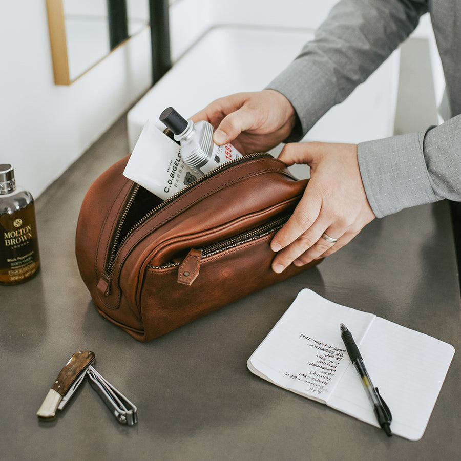 Vintage Leather Leather Dopp Kit | Elderwood front